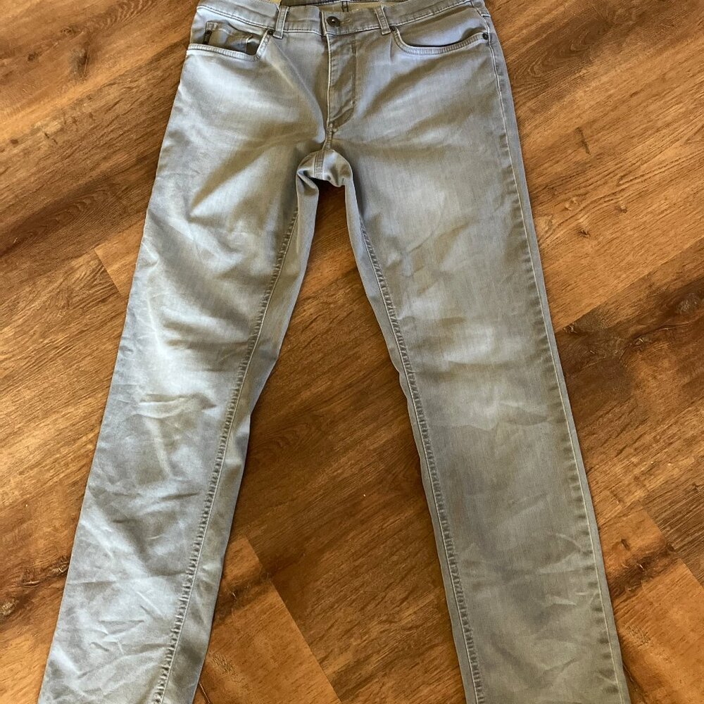 Brax Cooper Jeans 33x32‎ 9" Rise Light Gray Cotton Blend Made in Egypt